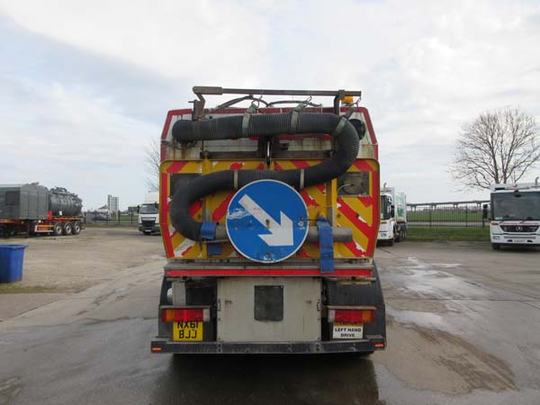 REF: 11 - 2011 Iveco Scarab Mistral dual sweep road sweeper